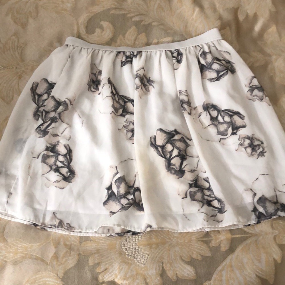 Frenchi rose skirt - ANY FOUR $5 FOR $15